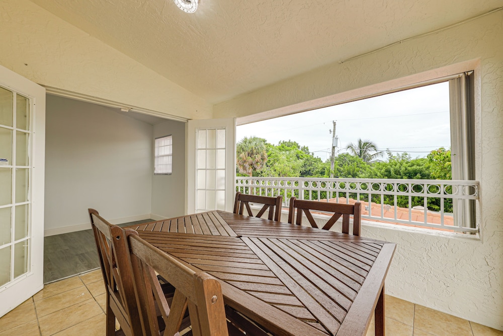 Swim, Barbecue & Game: Home 4 Mi to Pompano Beach!