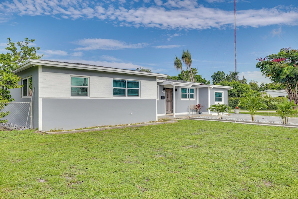 2 Mi to Hard Rock Stadium: Home w/ Spacious Yard