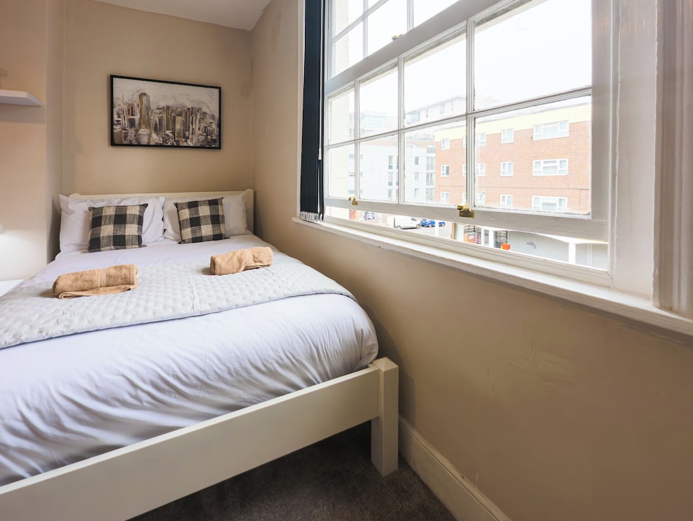 Casa Botique - Close To Gunwharf