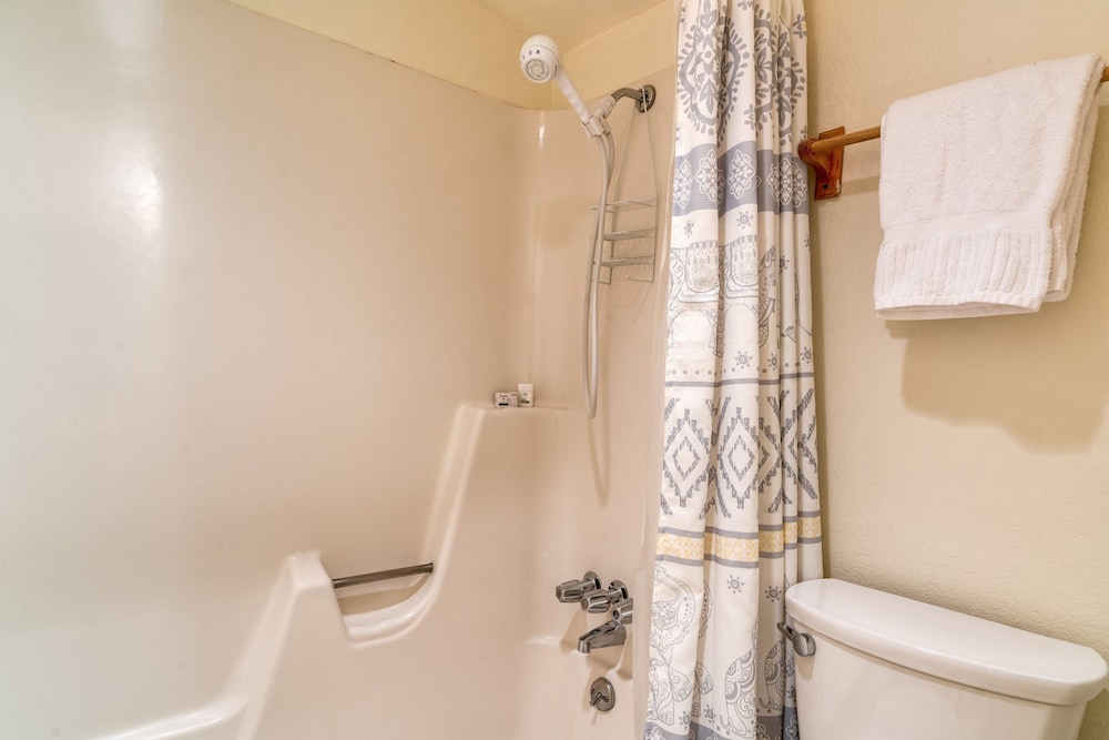 Vail Vista Mountain Retreat w Balcony Views Near Vail Ski Village