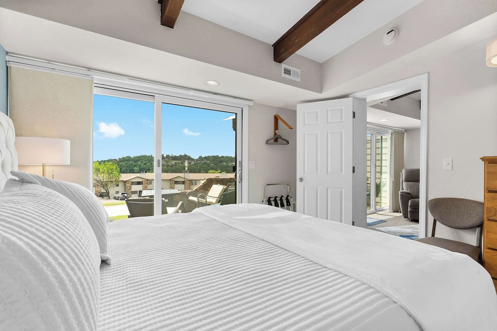 Little Dipper Cozy Condo for 6 w/ Resort-style Amenities