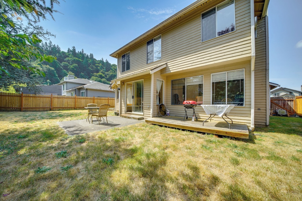 Walk to Hiking Trails: Renton Home w/ Fenced Yard!