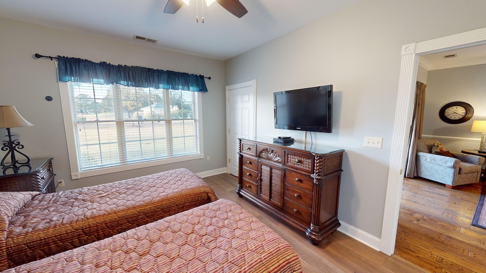 Magnolia Pointe Luster Leaf 4898-103 2 Bedroom Condo