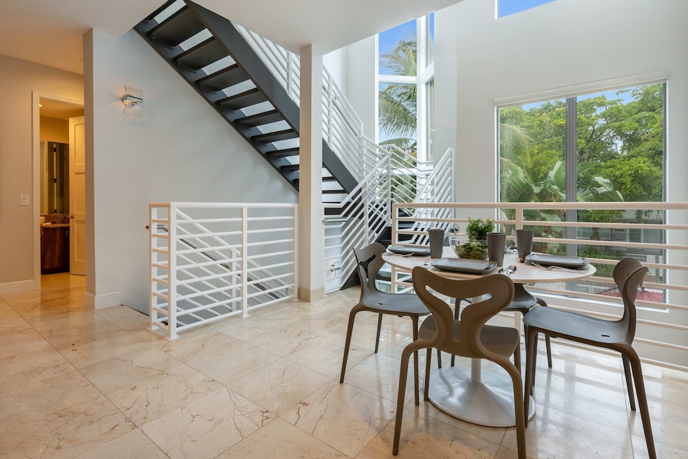 NEW 3-story Townhome With Pool Room Expansive Balcony Seconds Away From Las Olas
