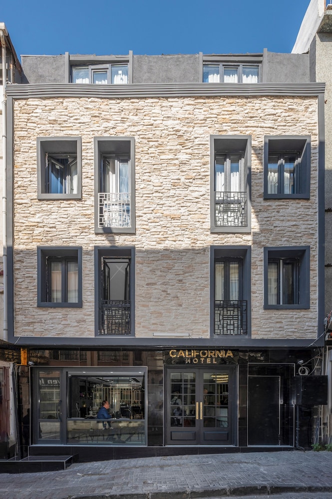 California Otel - Image 5