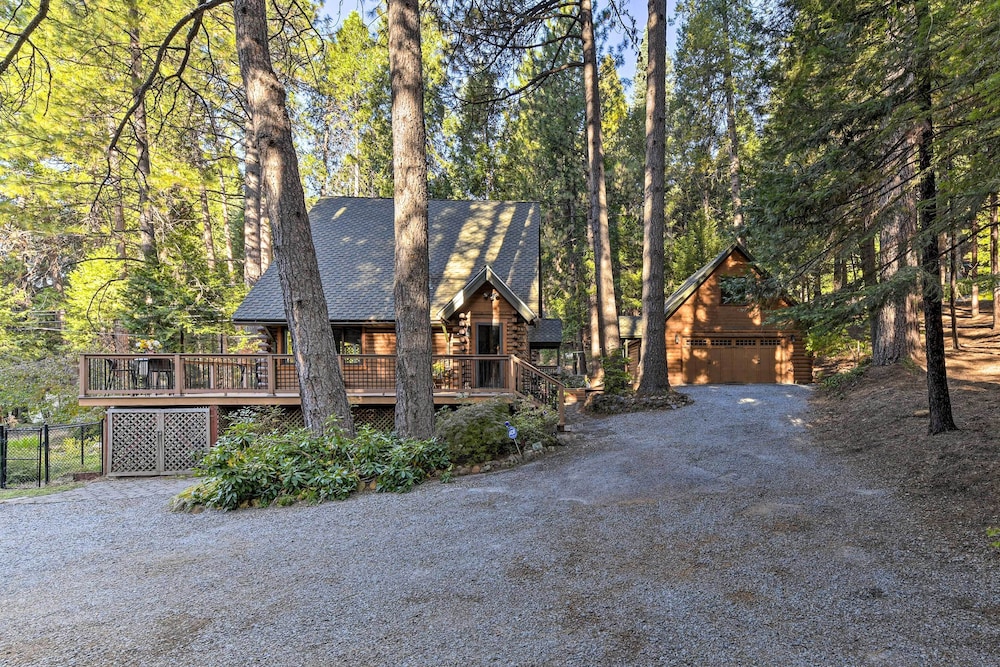Near Vineyards: Cabin w/ Hot Tub in Pollock Pines! view 2