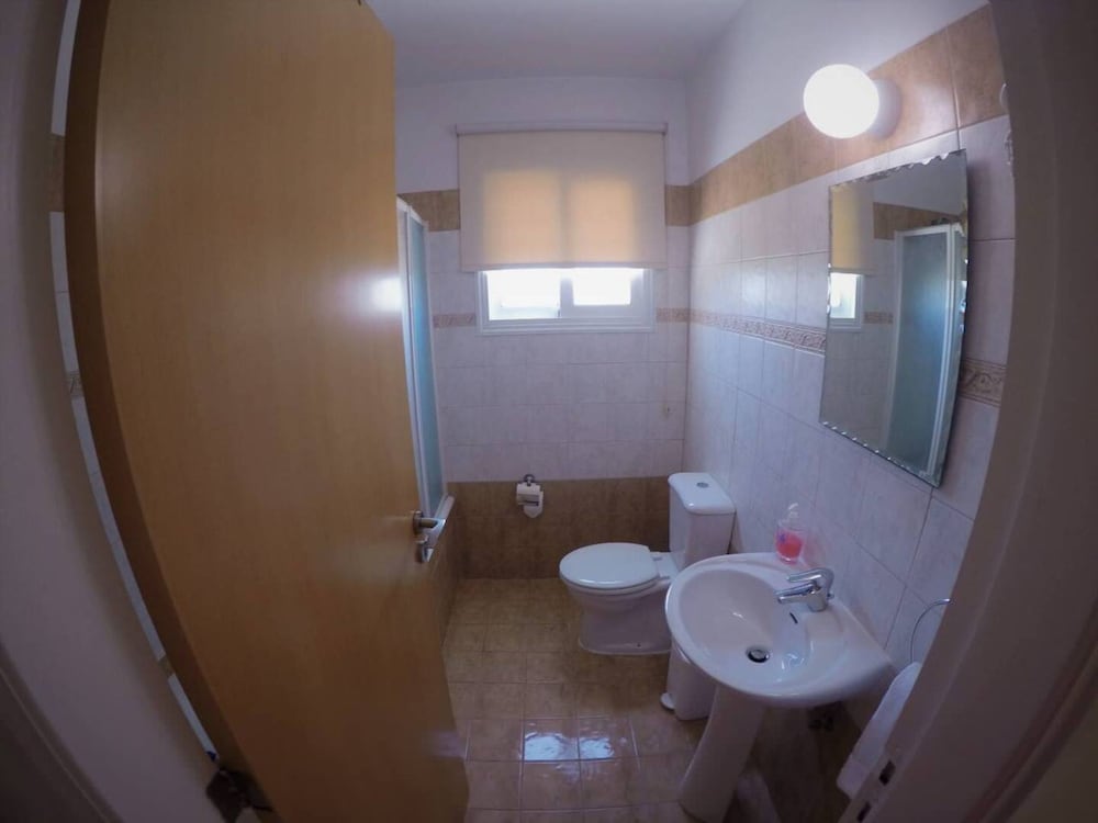 Andros Apt 2 Bed Free Wi-fi Safe Complex Pool