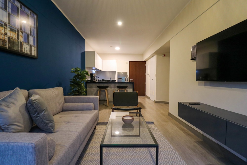 w Glorious 2BR w Balcony in San Isidro