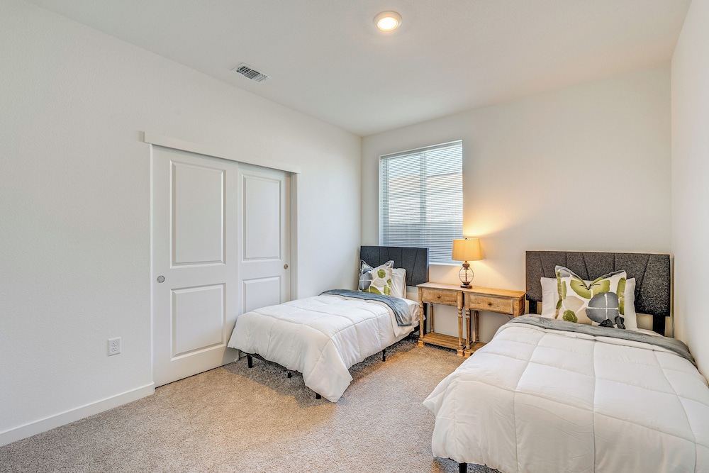 15 Mi to Dtwn Sacramento: Newly Built Home!