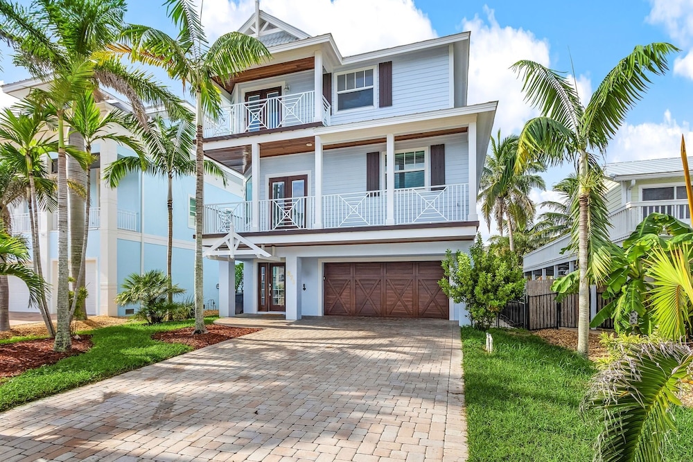 571 Seabatical: Canal Front With Pool! 5 Bedroom Home