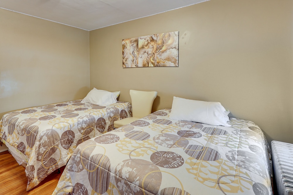 Charming Connecticut Retreat Near Museums Hiking - Property Image 23
