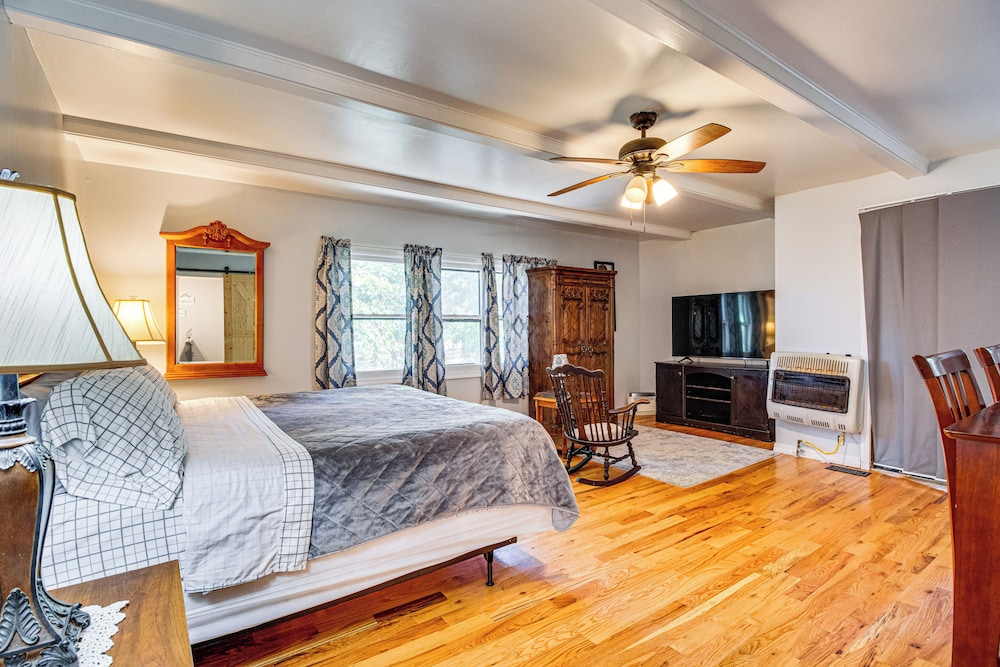 Near State Park & Spring River: Family Gem w/ Yard