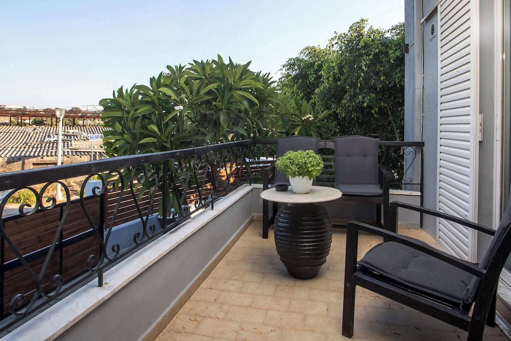 Villa Lilienne - Tranquil Escape With Private Garden Balcony