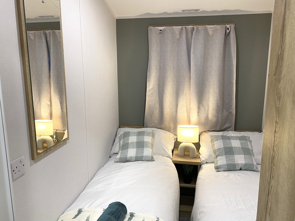 BAF Luxury Stays - Caravan Sleeps 8