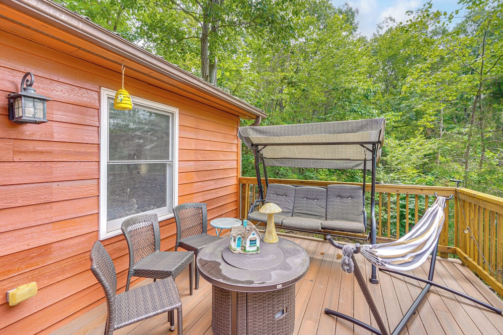 5 Mi to Harpers Ferry Nhp: Quiet Home w/ Deck