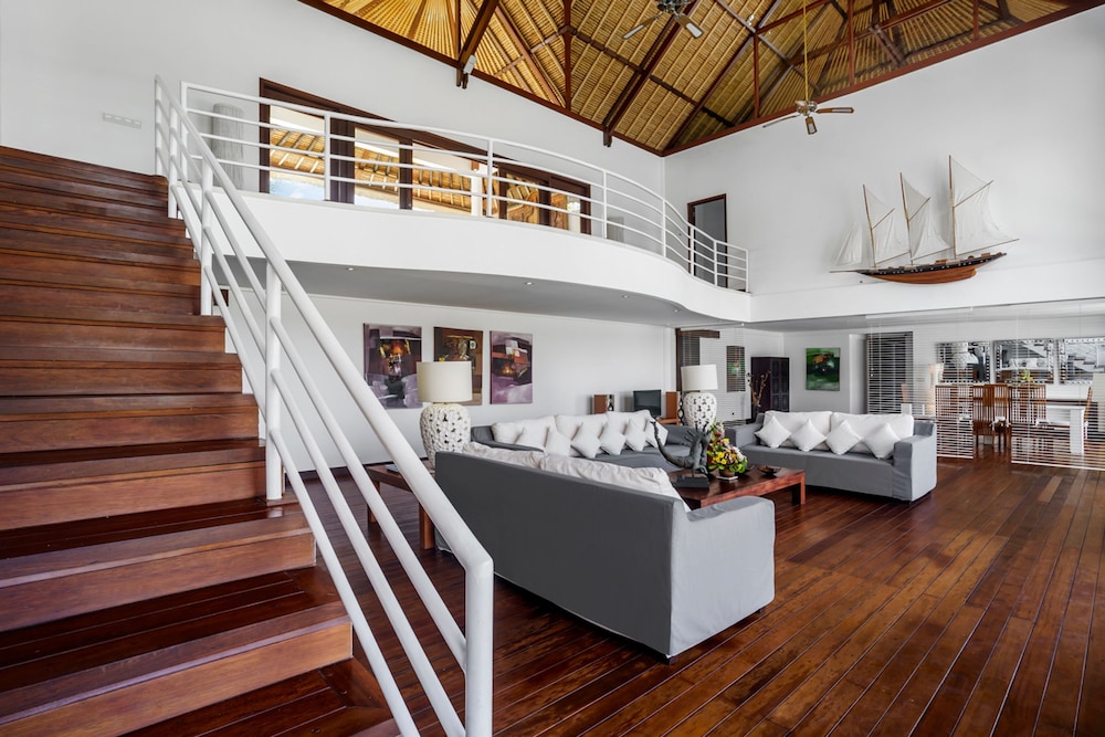 Villa Blanca by Alfred in Bali - Modern Luxury 5 Bdr Oceanfront Villa in Candidasa