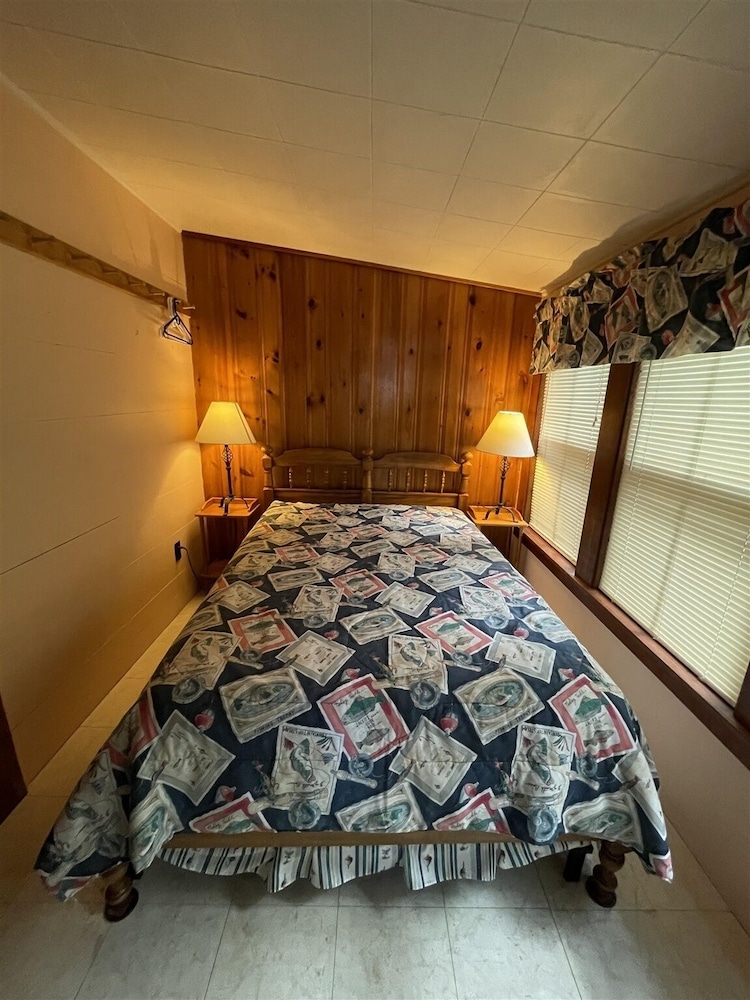 Fletcher Limit 8 4 Bedroom Cottage
