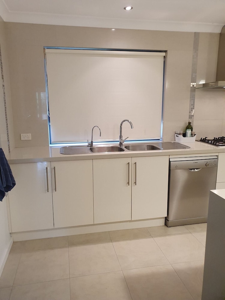 Beautiful 3 BR Home With BBQ and Parking!