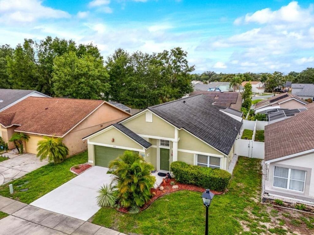 Cozy 3br Home W/ Private Pool Near Disney 3 Bedroom Villa