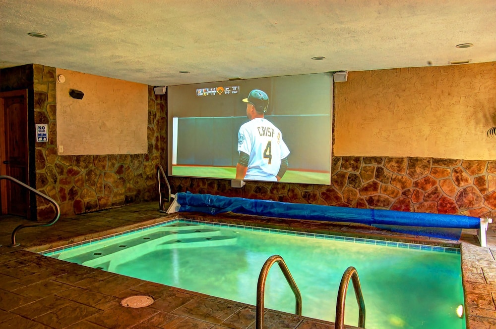 Skinny Dippin Apartment 1