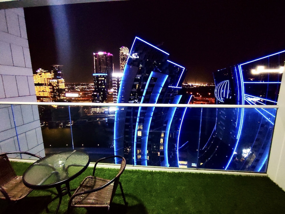 LuxBnB Vera Residences I Skyline Views