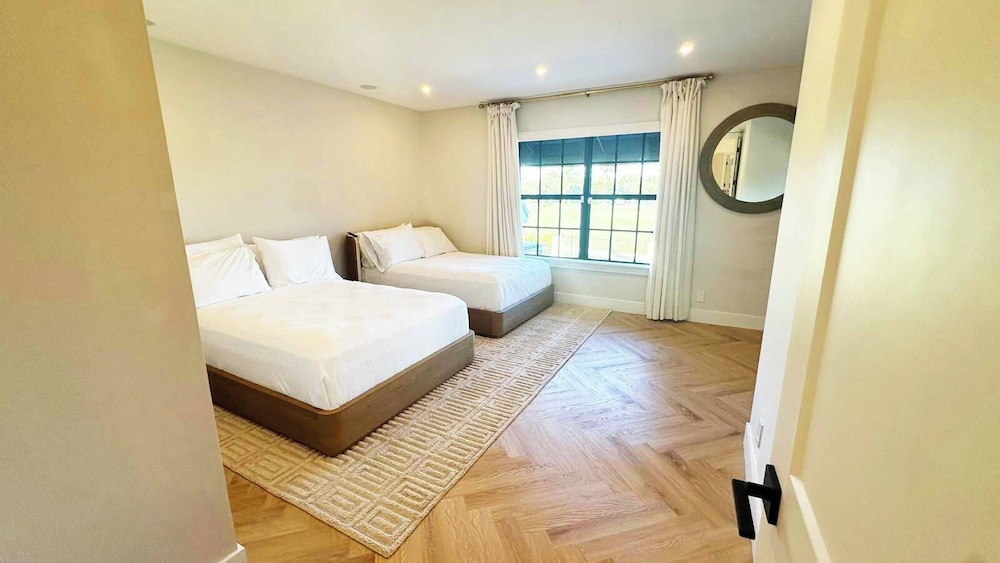 New 5 Bedroom Modern Villa on Golf Course