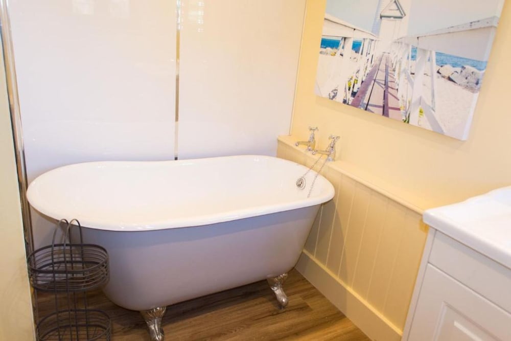 Host Stay Boathouse Barn
