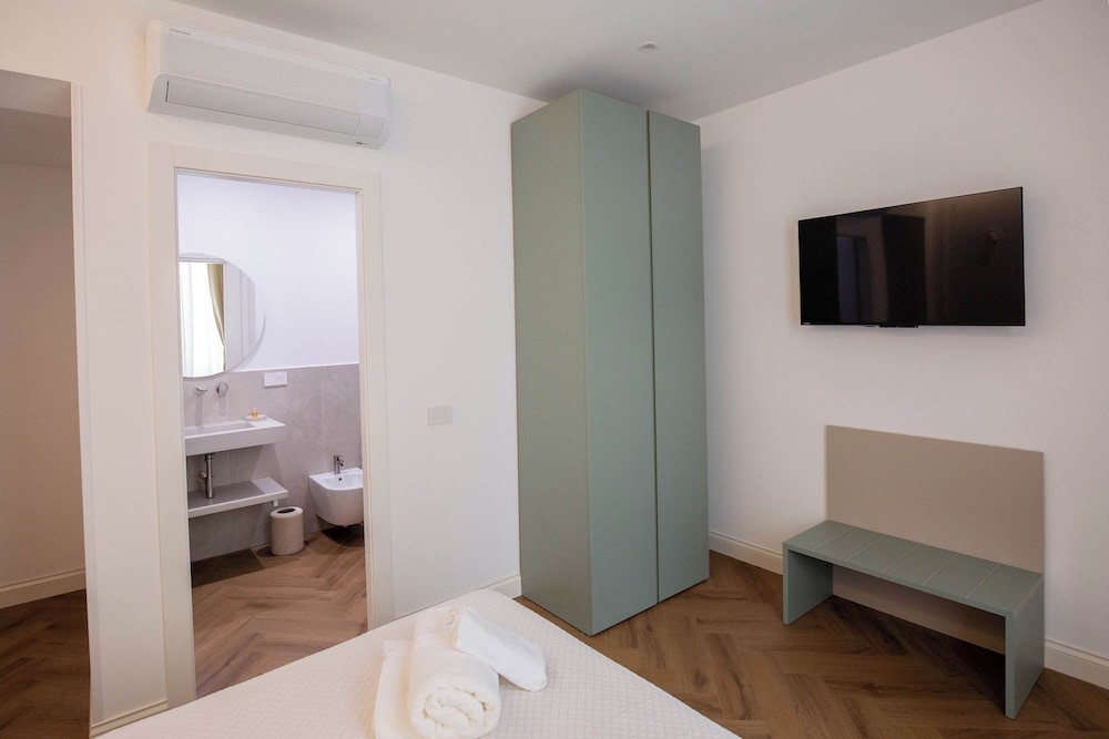 Colosseum Holidays - Luxury 3 Bedroom Apartment