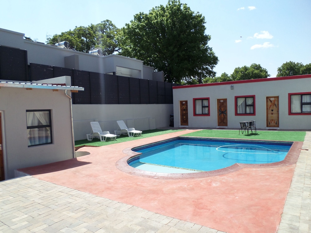 Johannesburg Vacations - DJ Guest Lodge - Property Image 4