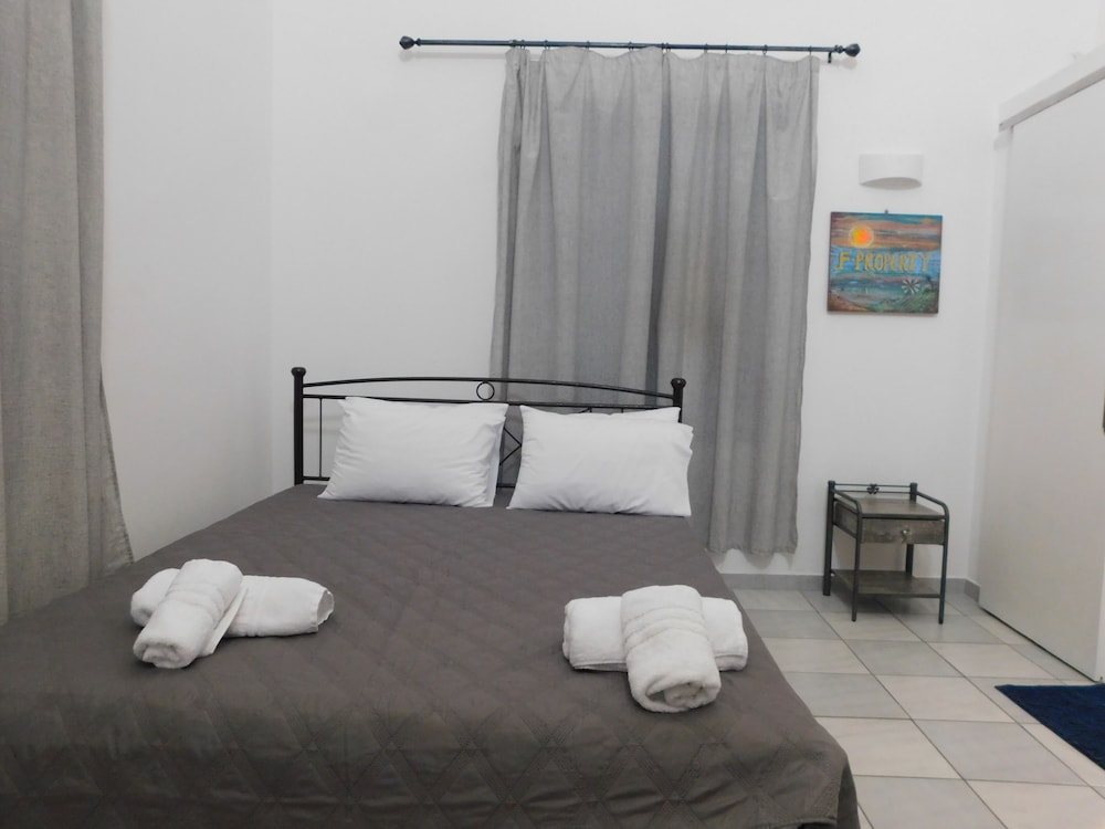 Perissa Art Villa - Kitchen & Washing Machine photo 2