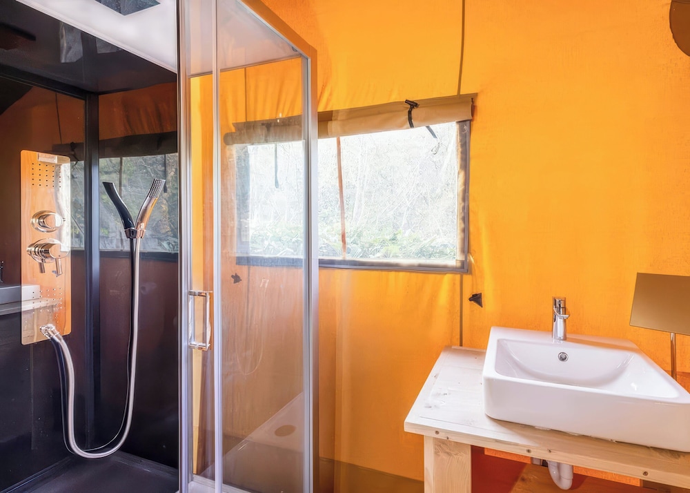 The Kingfisher Safari Tent - Pets Welcome