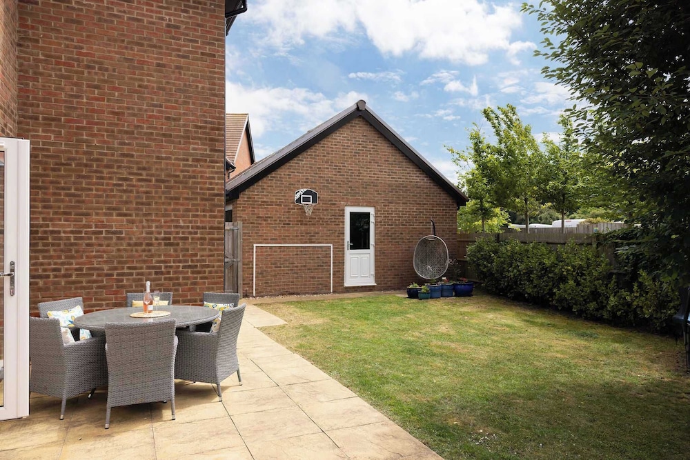 Modern Family Retreat Nr Beaches and Marina
