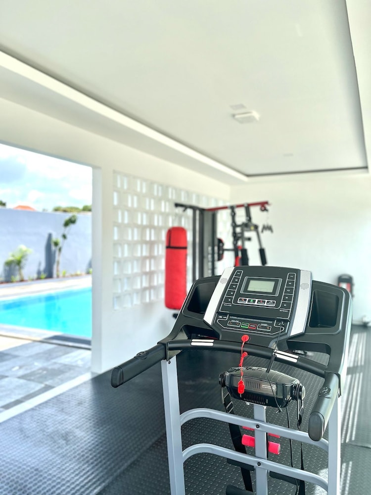 LYNN Hotel Tuban