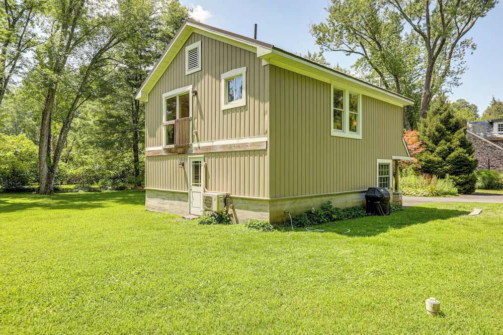 Walk to River: Couples Retreat in Kintnersville!