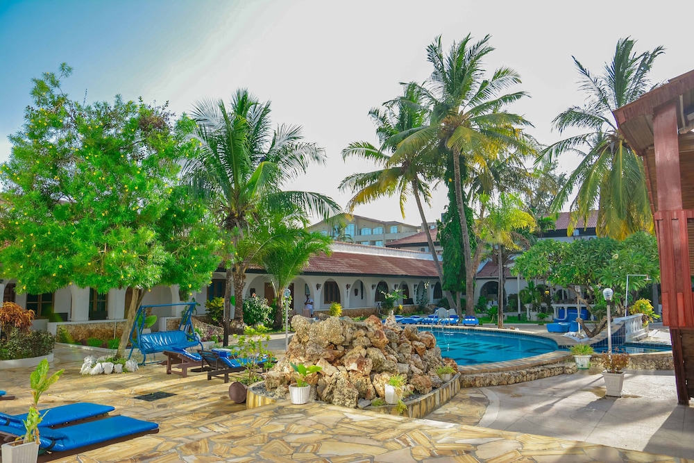 Best Western Jangwani Sea Breeze Hotel