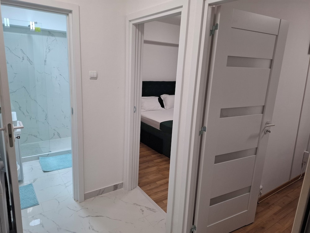 Apartment, 3 Rooms,nearby Piata Victoriei and Gara de Nord, Main Railwaystation
