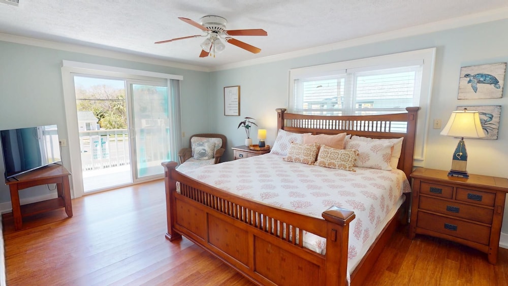 Peach on the Beach by Tybee Vacation Rentals