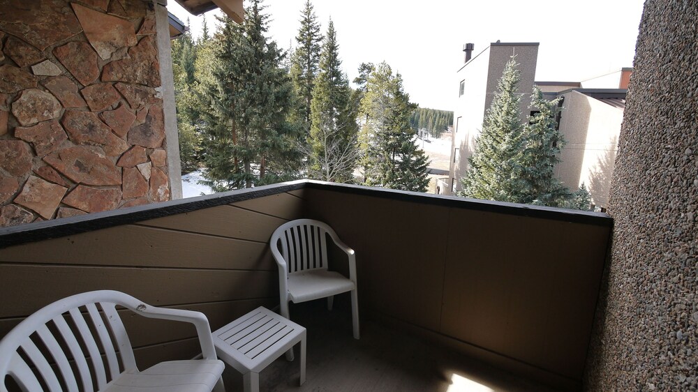 CM447H Hotel Room 1Br 1 Ba