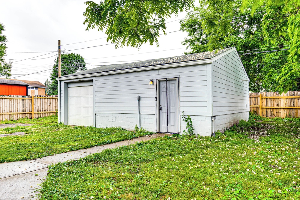 4 Mi to Dtwn Indianapolis: Quiet Apartment w/ Yard