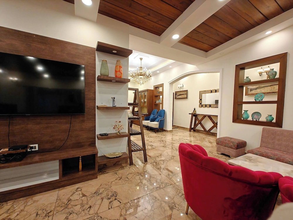 The Paradise - Luxury 3BR Villa Near the Airport in Dehradun