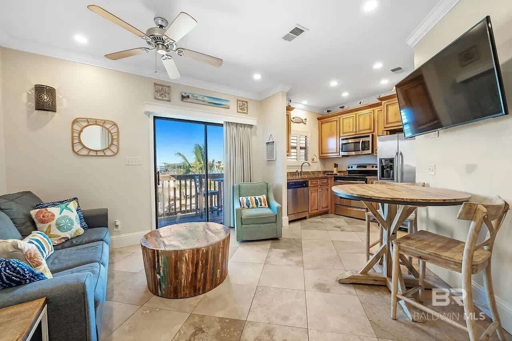 1 bed Beach Pools Waterfront Boating Palmaway