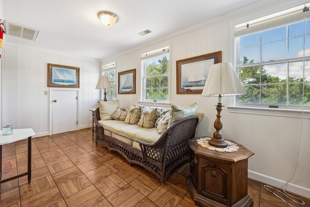 Berry Restful 5 Bedroom Home