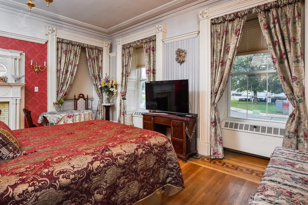 Brockville Vacations - The Noble Suites - Property Image 47