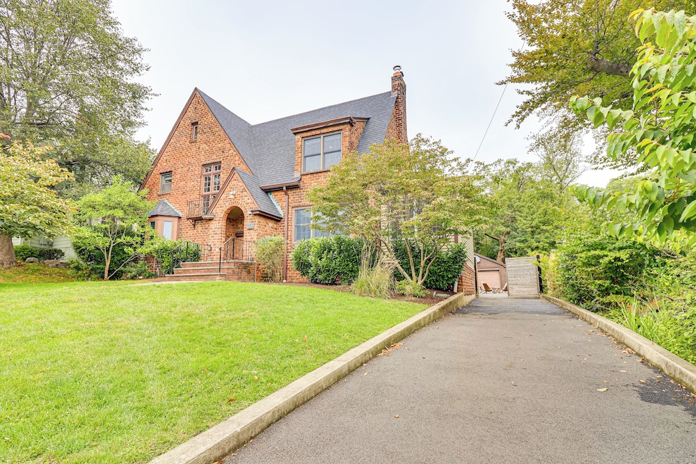 Easy Train Access to Nyc! Elegant Family Retreat