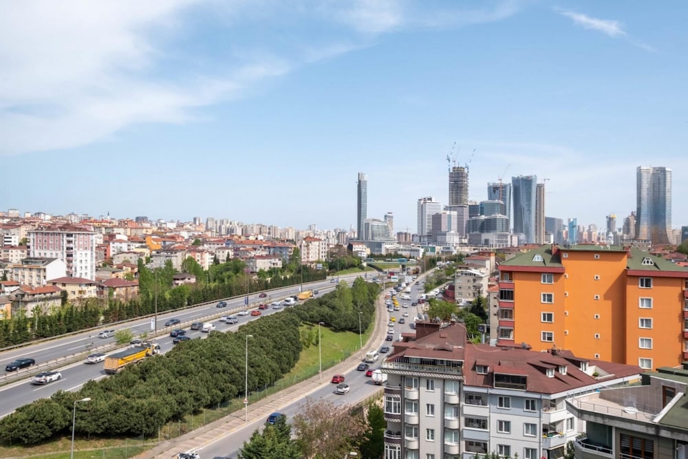 Stylish Studio Flat With City View in Atasehir