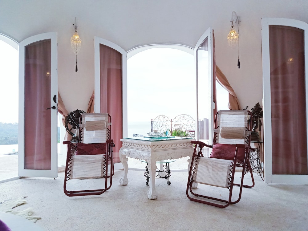 VistaMonti Private Villas