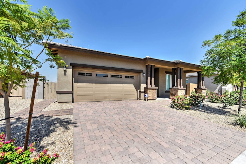 Gorgeous Litchfield Oasis ~ 6 Mi to Luke AFB
