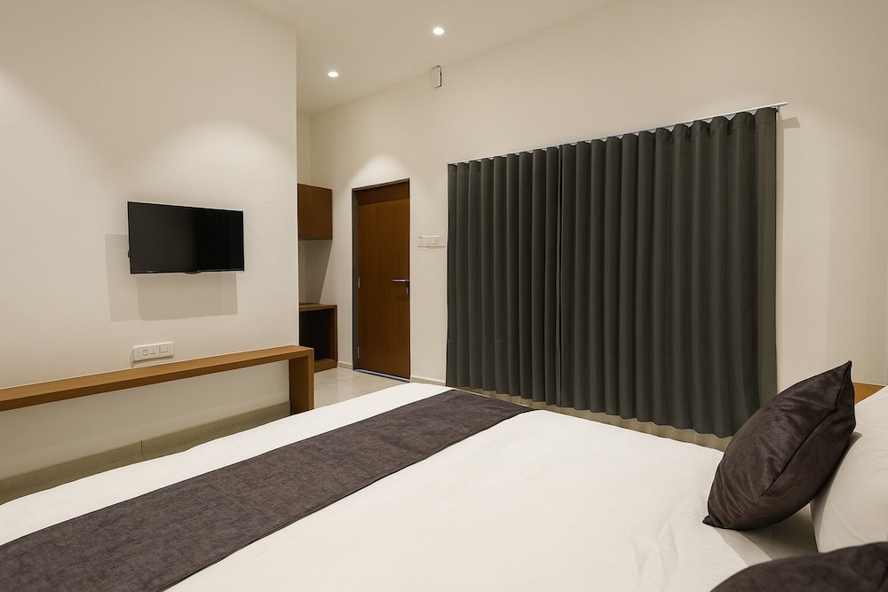 Lavender Hotels with Swimming Pool – Statue of Unity