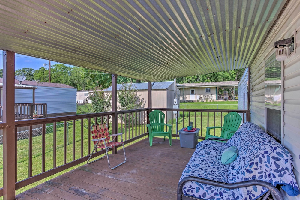 Lake Texoma Cabin Near Willow Springs Marina!