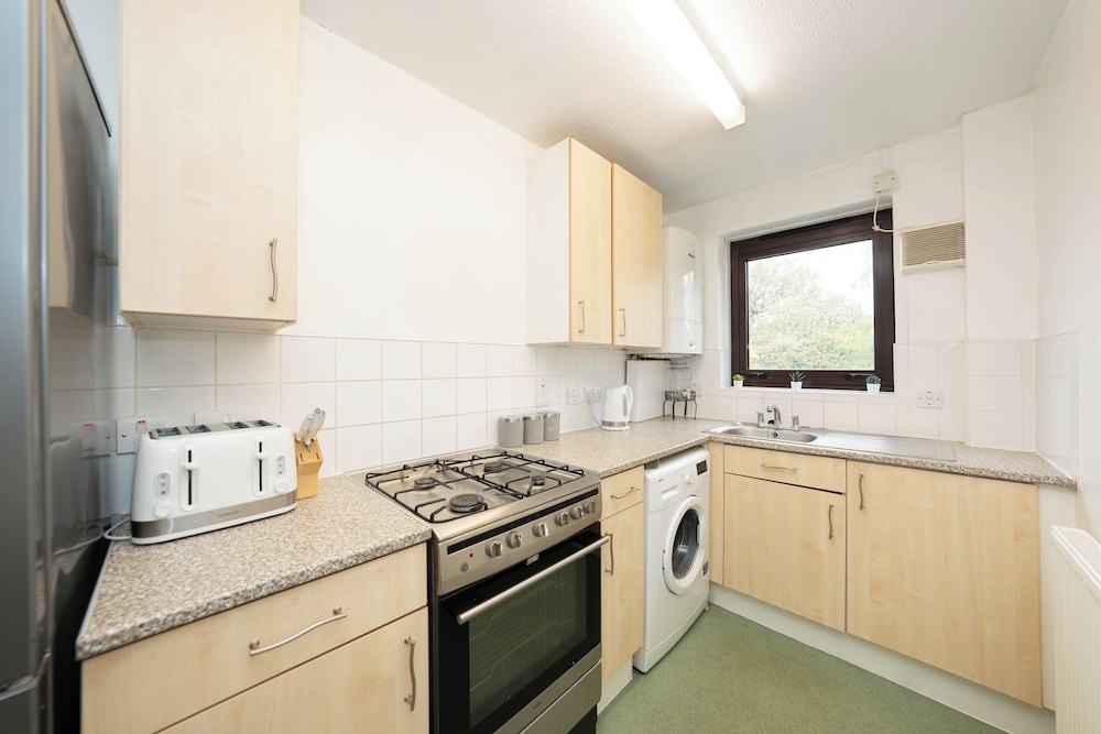 1bedlondonapt-freeparking-fastwifi-sofabed